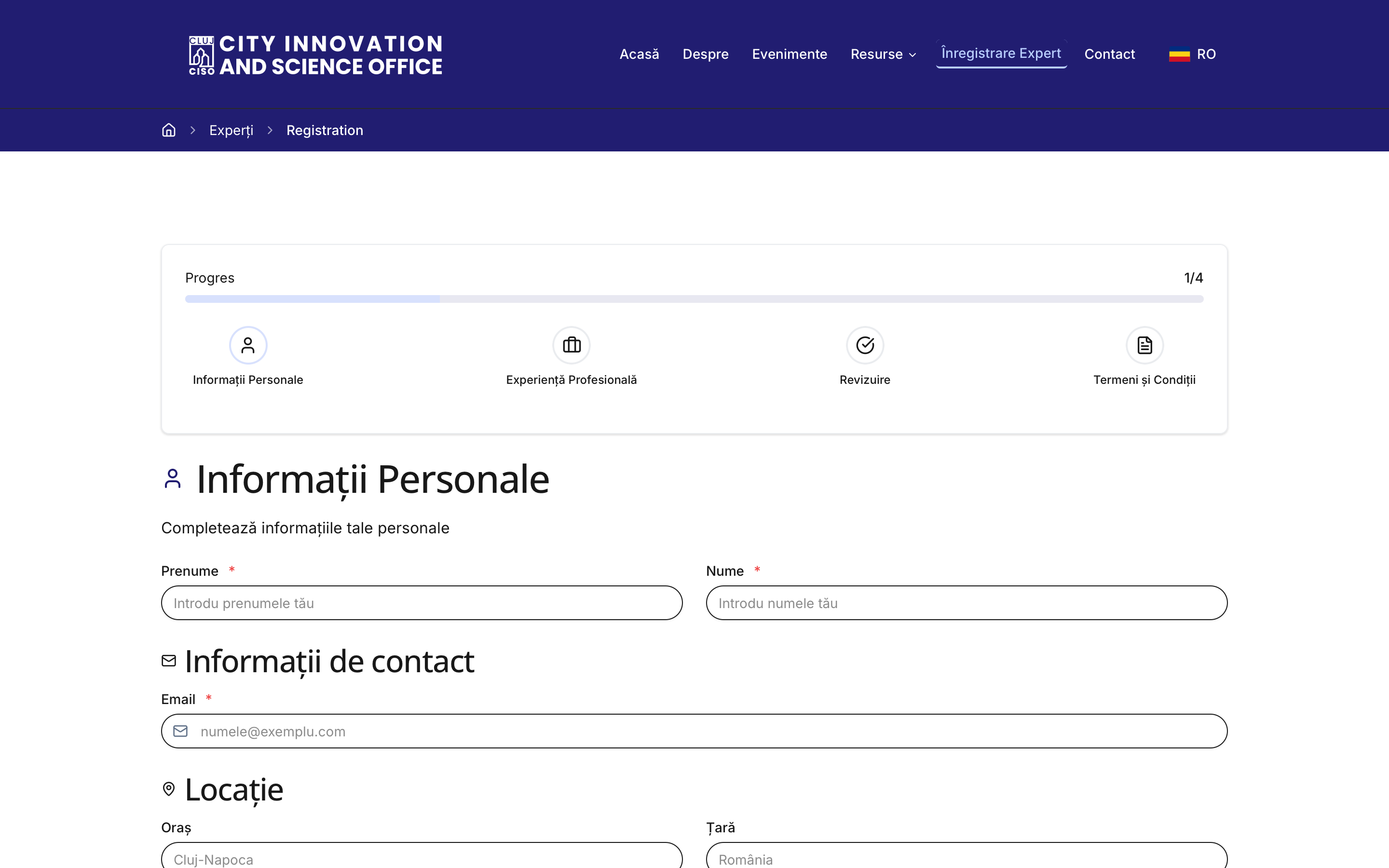 Expert registration wizard on the CISO platform: a progress bar over four steps (personal details, professional experience, review, terms) and the first step's empty fields for name, email and location.