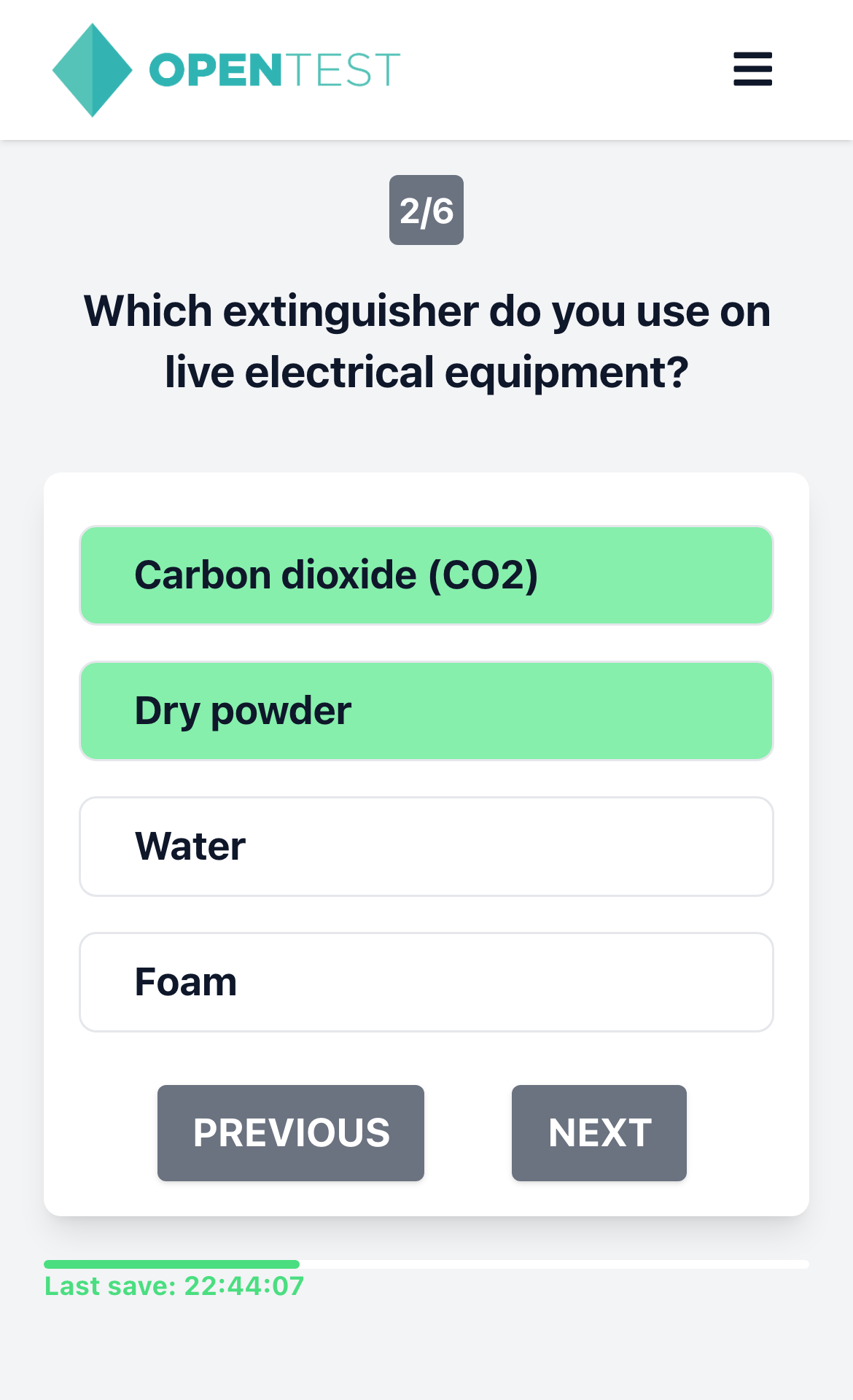 The same attempt after switching to English: question 2 of 6 asks which extinguisher to use on live electrical equipment, with Carbon dioxide (CO2) and Dry powder still selected from the Romanian session, and the last save time under the card.