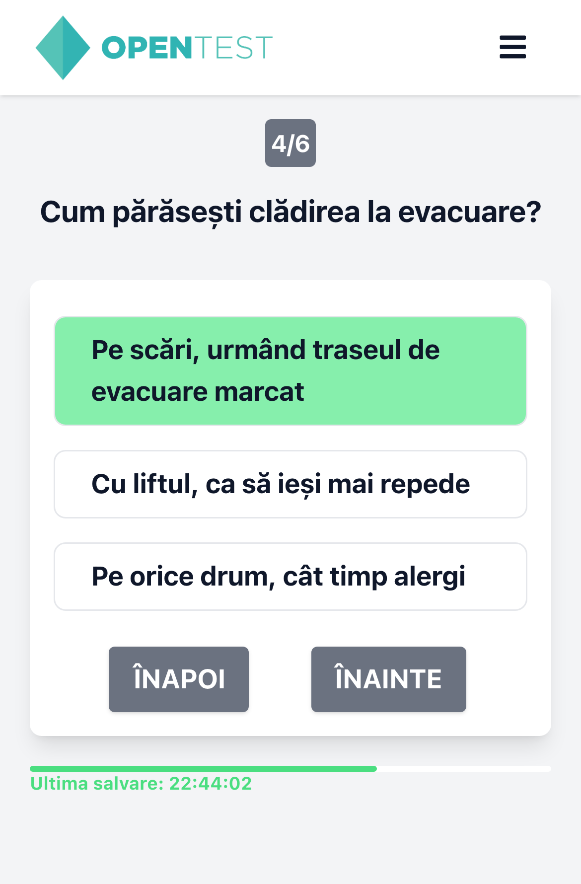 OpenTest on a phone, question 4 of 6 of the fire prevention test in Romanian: how to leave the building during an evacuation. The answer about taking the stairs along the marked route is selected in green; a progress bar and the line Ultima salvare: 22:44:02 sit under the card.